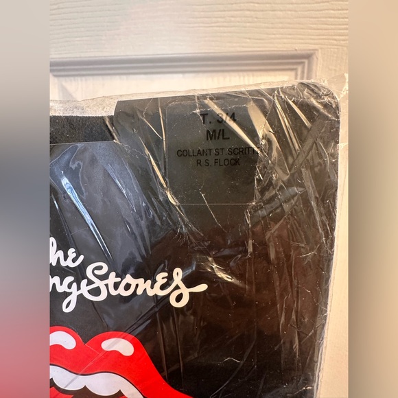 Calzedonia Rolling Stones tights. “It’s only rock n’roll but I like it” - Picture 3 of 4